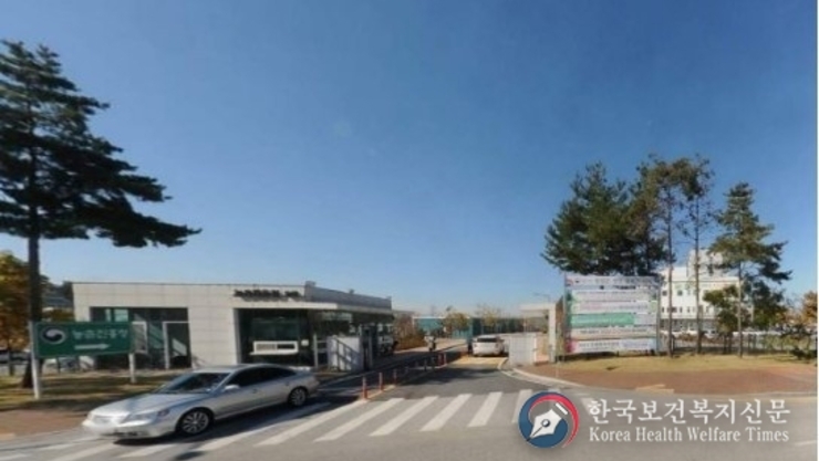 농촌진흥청, 어린이 농부 손 모내기 체험 '자연과 친해졌어요'