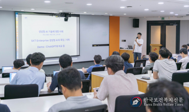 SK텔레콤, 기업·공공용 생성형 AI 시장 공략 위한 ‘멀티 LLM’ 전략 발표